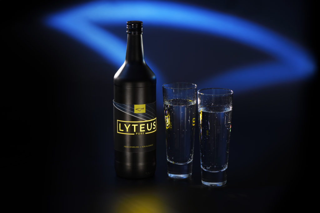 Lyteus bottle with OLED label. Copyright Lyteus.